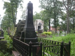 Могила С.И.Уточкина на Никольском кладбище